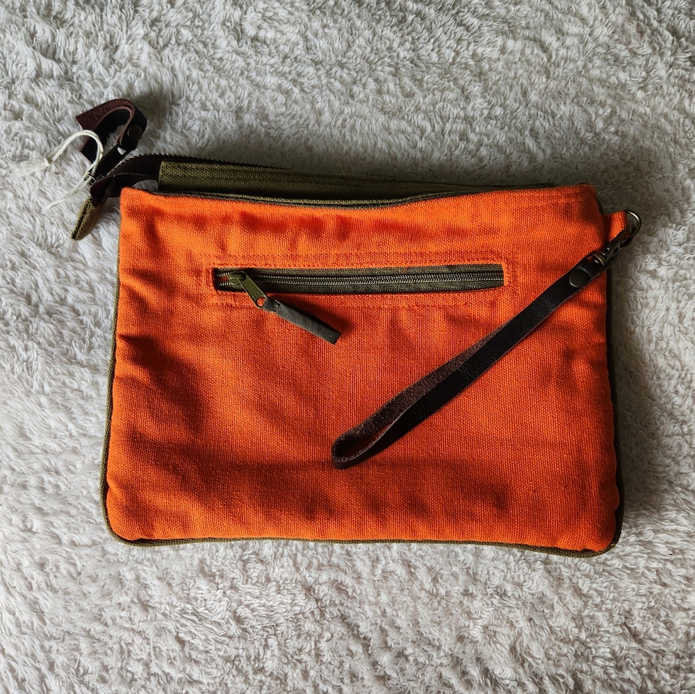 JADEtribe Eliz Canvas Wristlet - - Picture 3 of 4